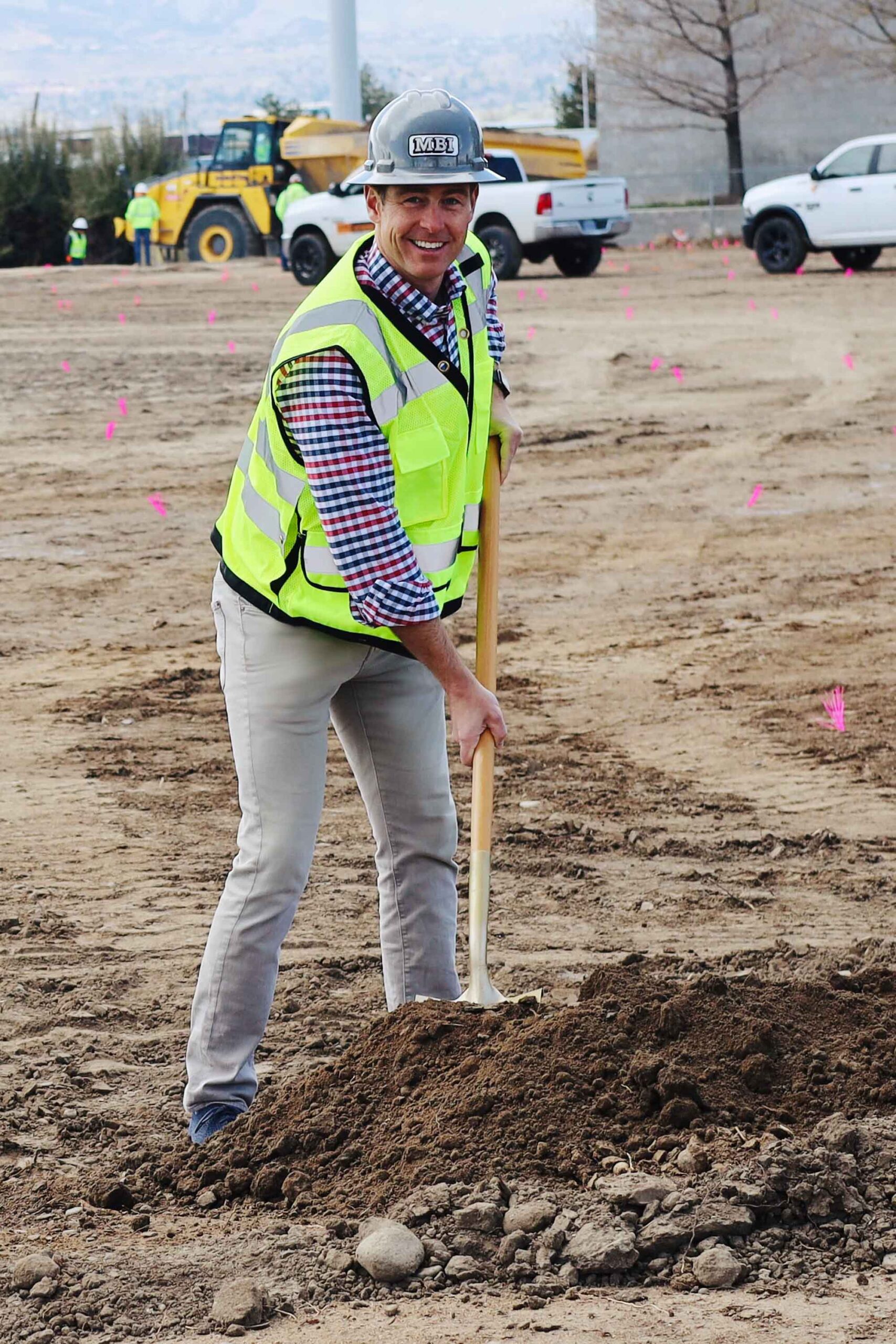 Hamilton-01 Metcalf breaks ground on Hamilton Medical