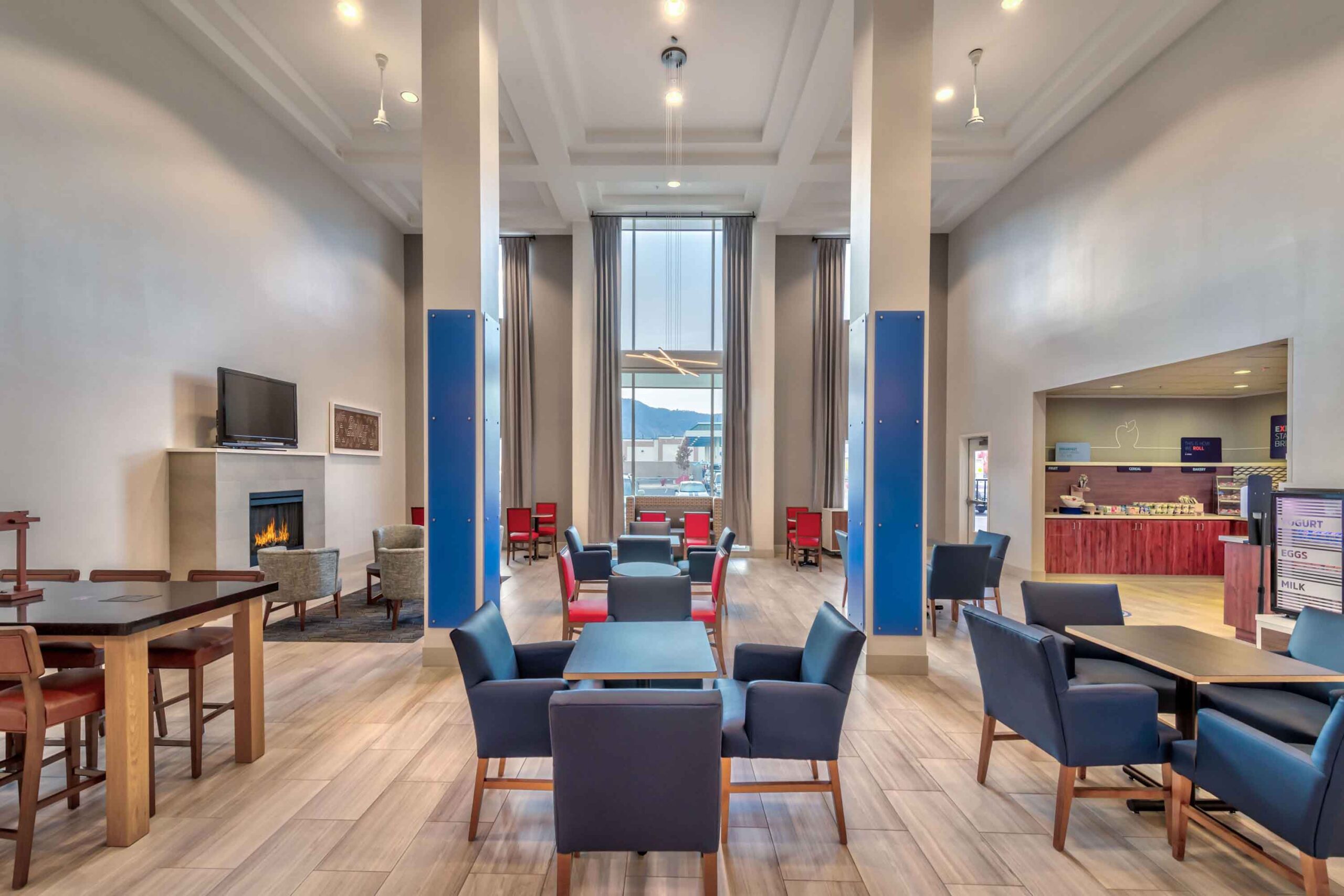 Holiday Inn Express Hotel & Suites